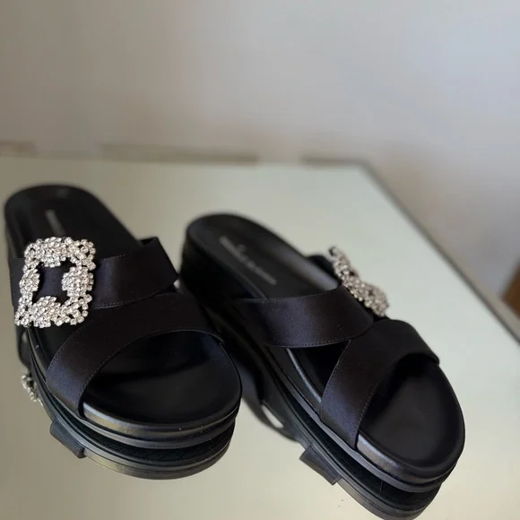New MANOLO BLAHNIK Chilanghi Crystal Buckle Slide Sandals $1,095 37 - Picture 6 of 13